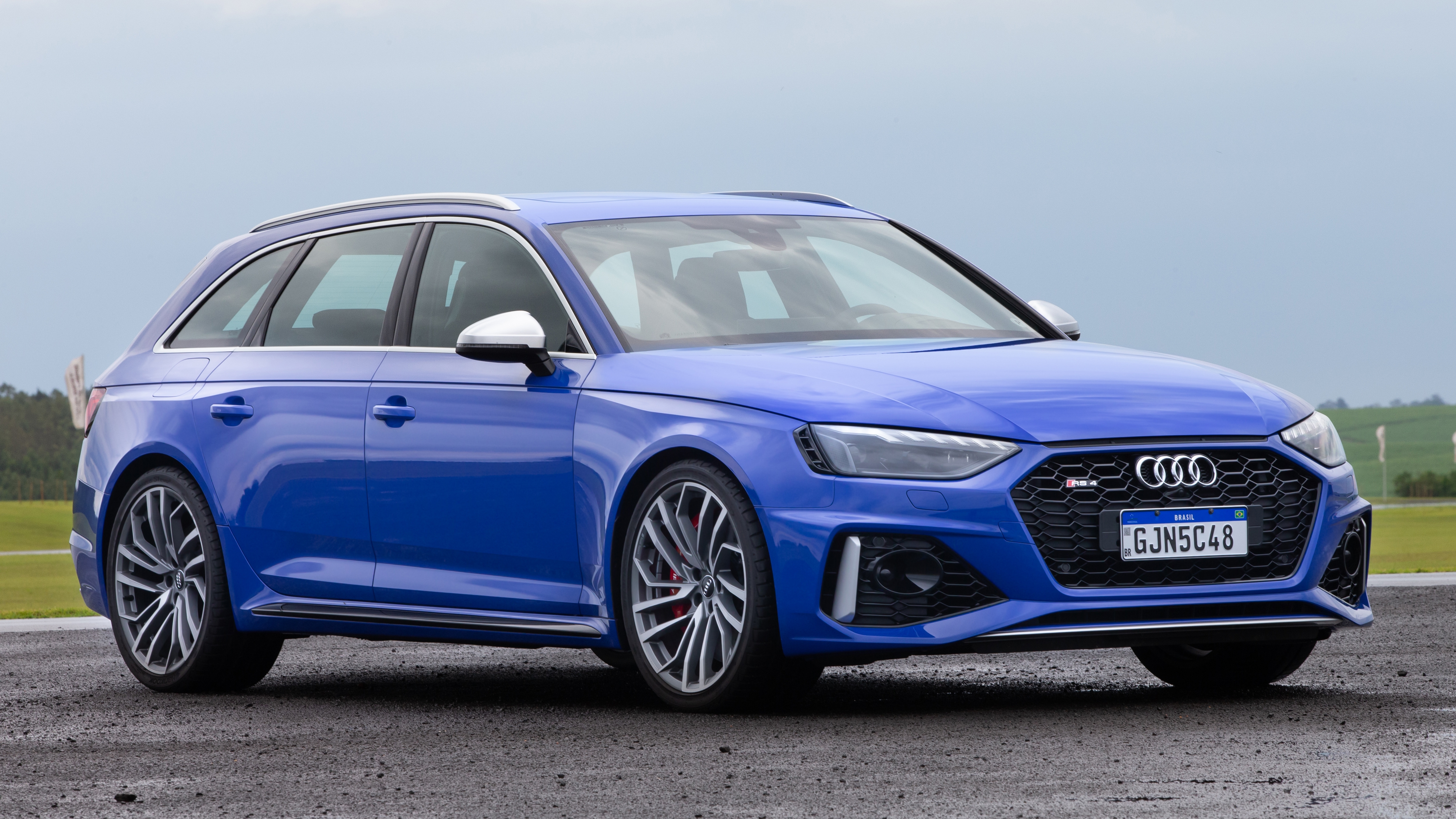 Free photo Audi rs 4 avant blue