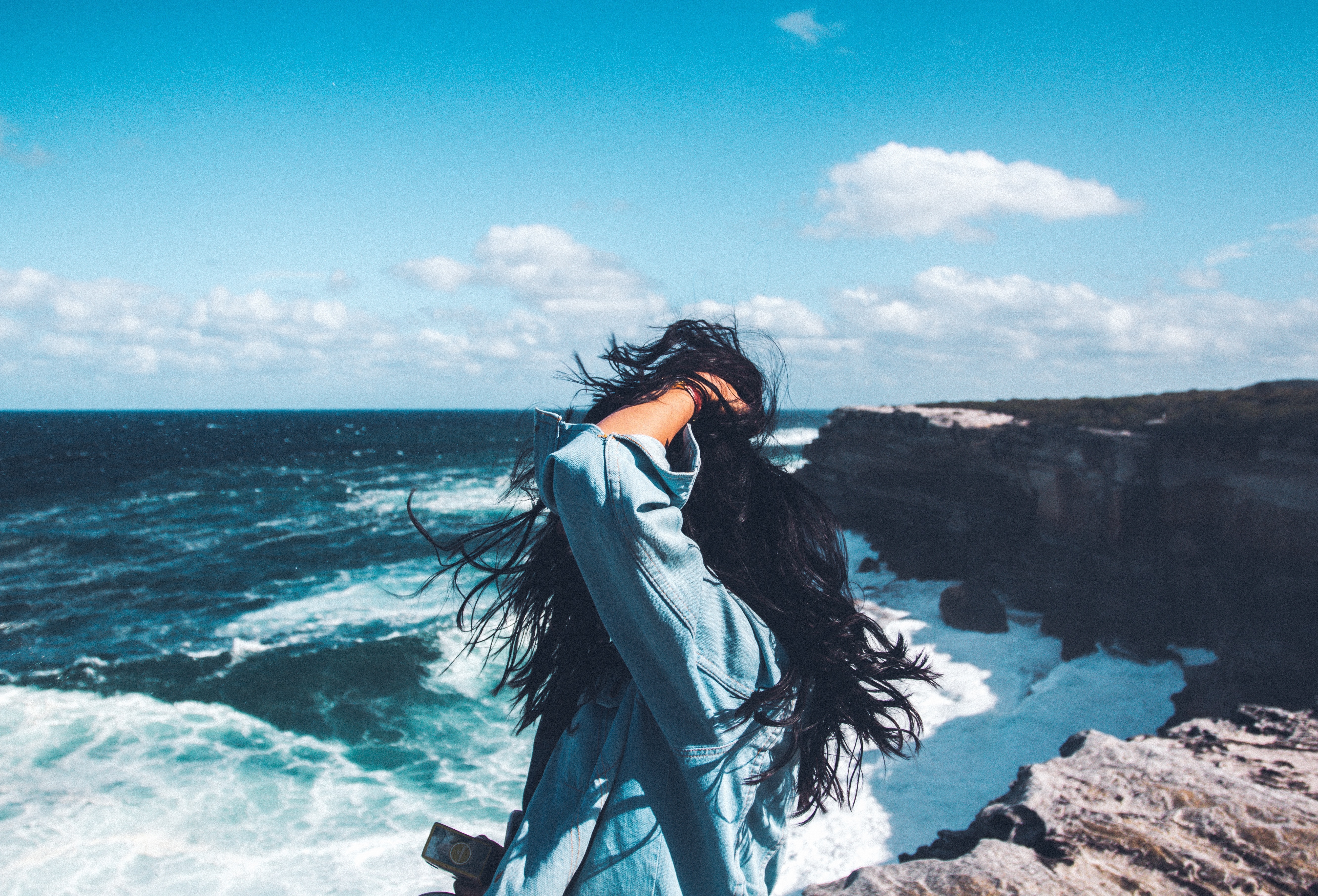 桌面上的壁纸海 海岸 女性