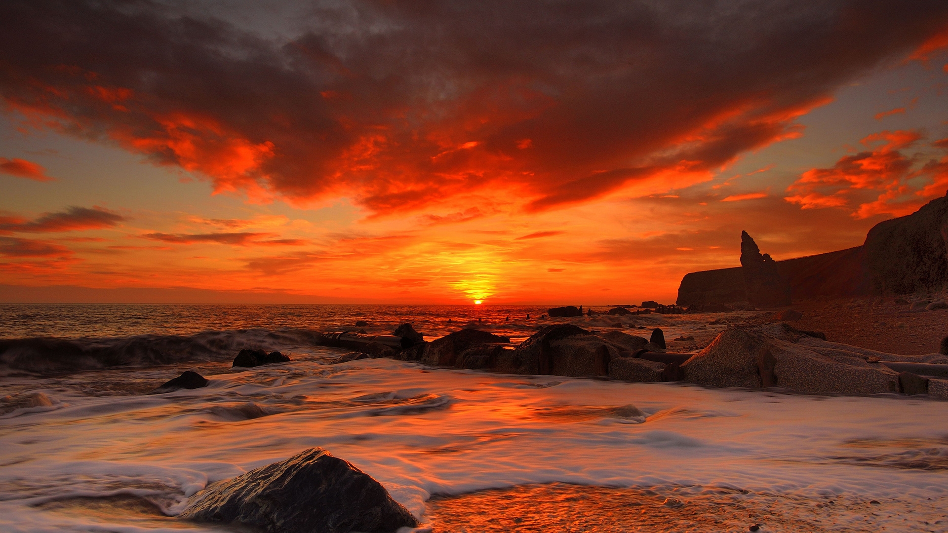 Free photo Red sunset on the sea