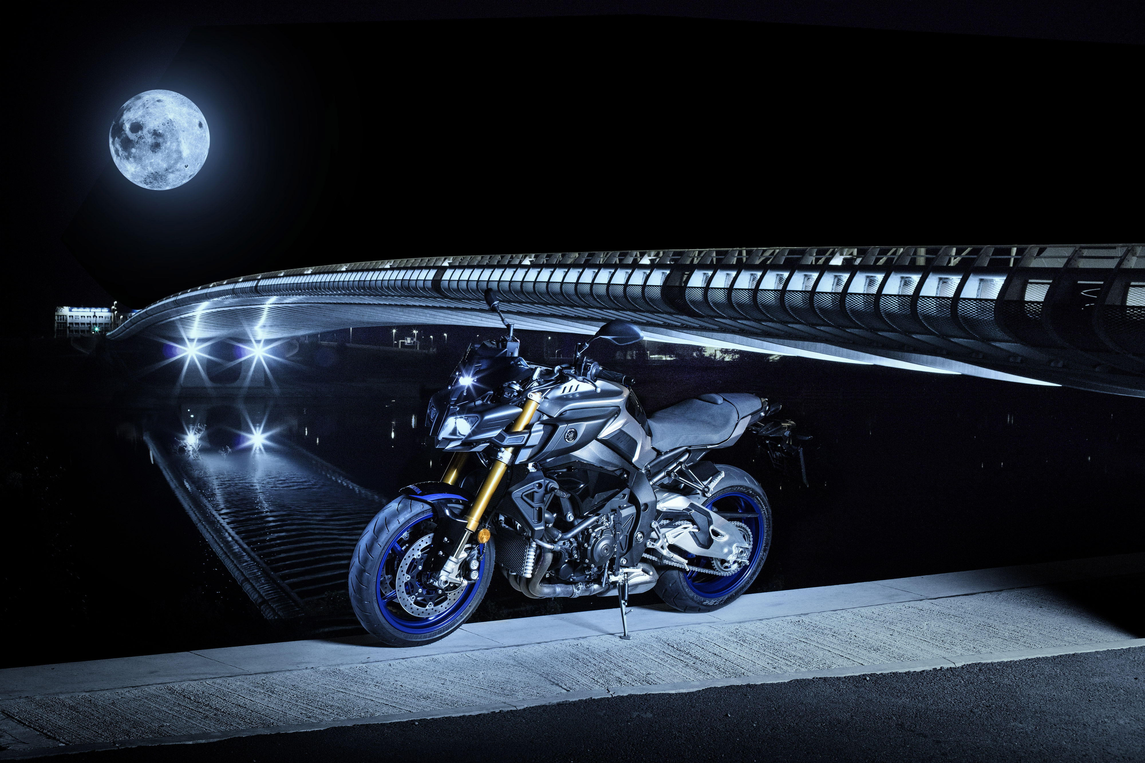 Wallpapers Yamaha motorcycles night on the desktop