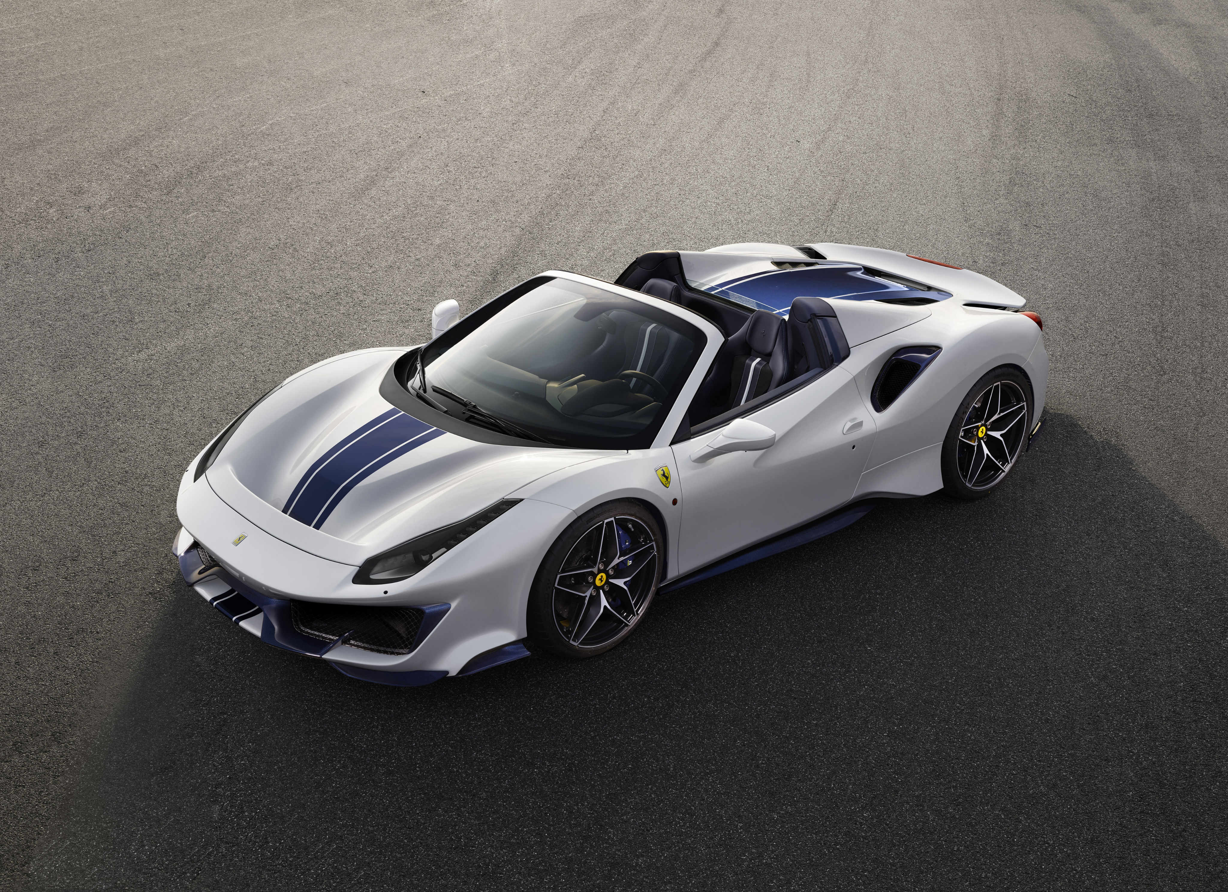 Free photo Cool ferrari 488 pista spider.