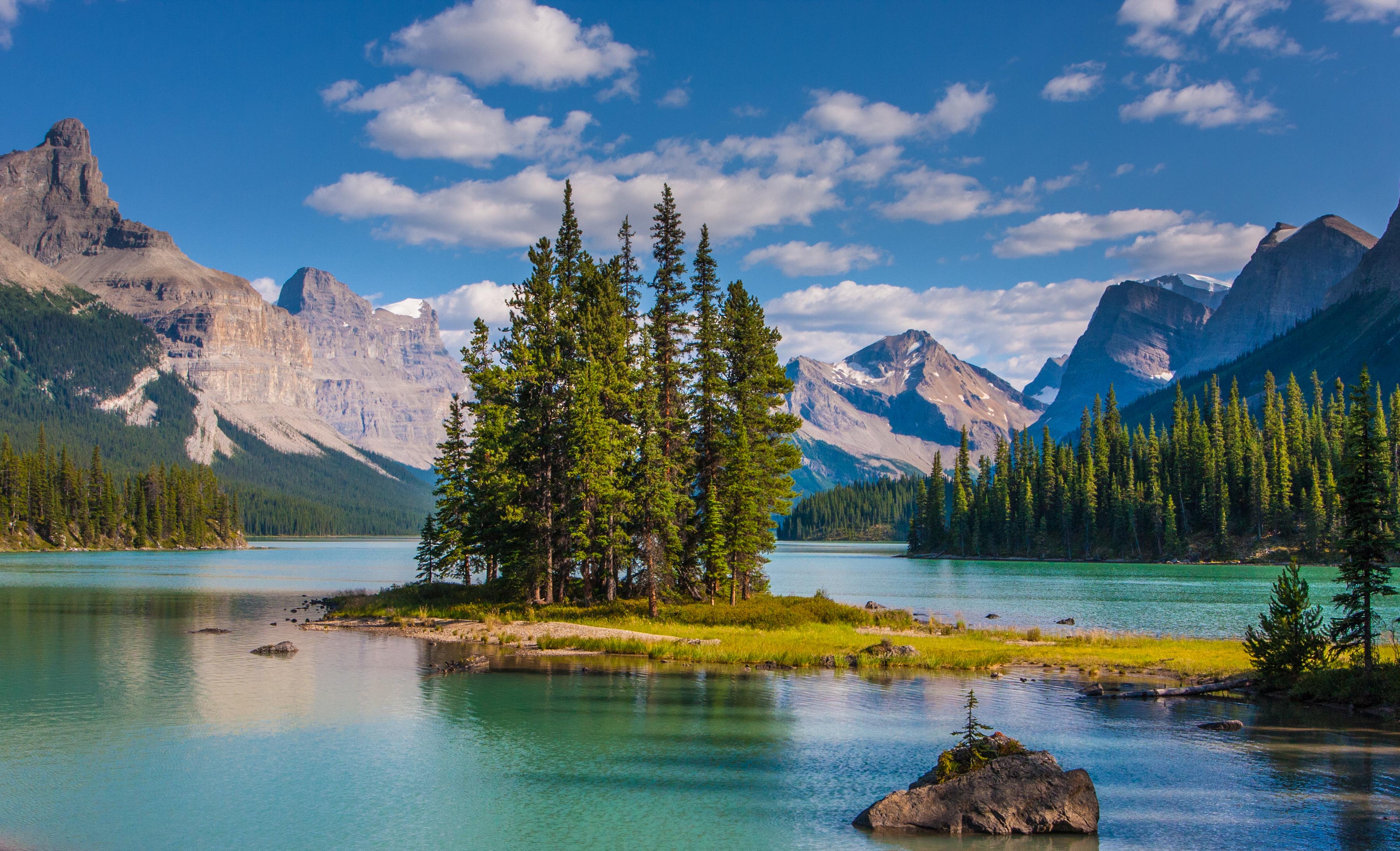 Обои Lake Maligne Jasper National Park Alberta на рабочий стол