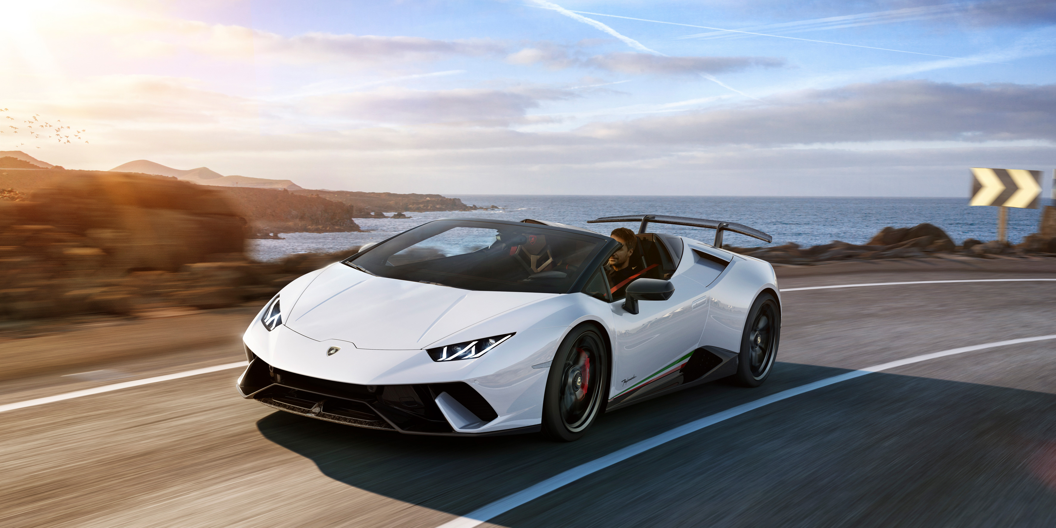 免费照片乡村公路上的兰博基尼 Huracan Performante Spyder