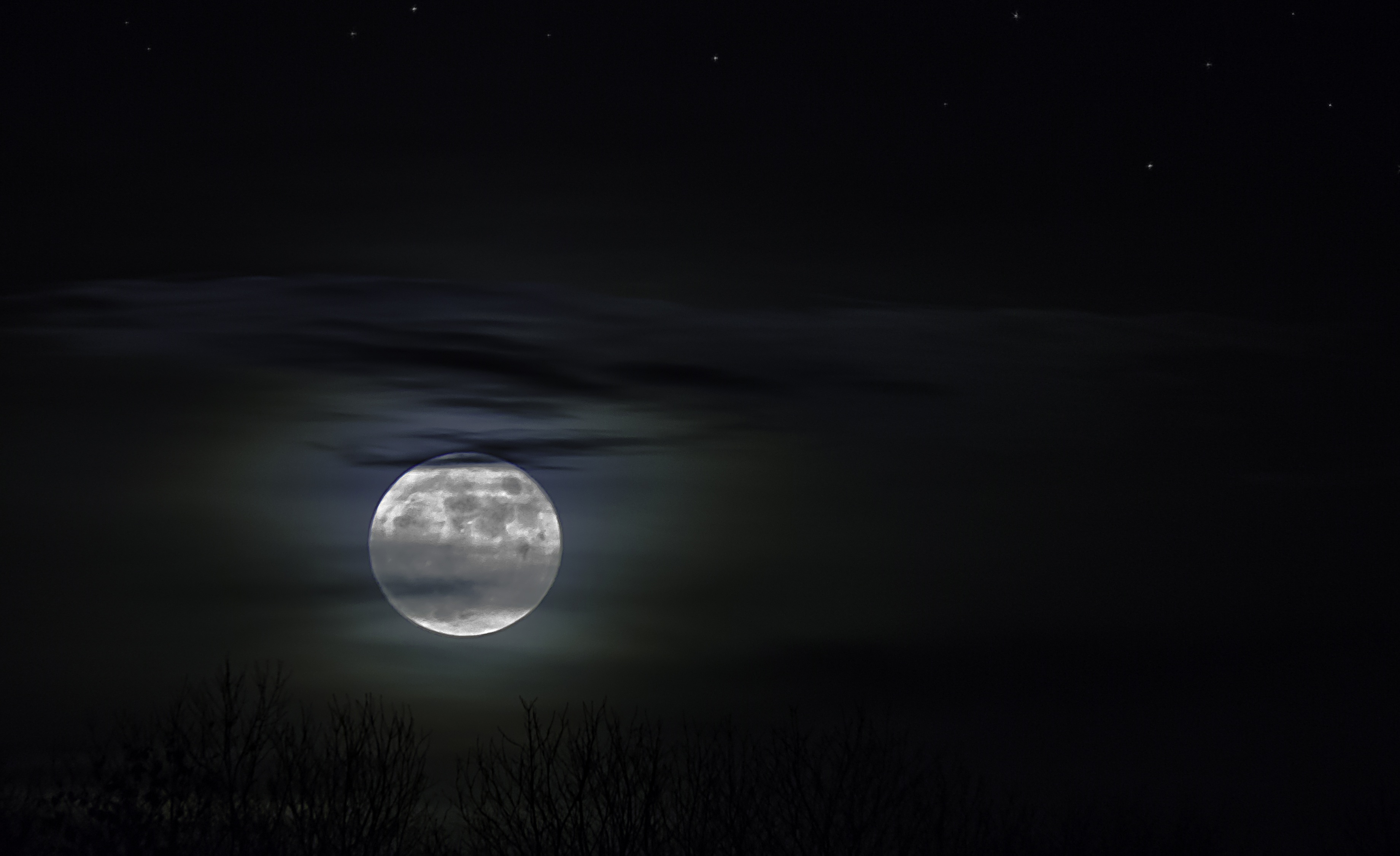 Free photo Moon in the cloudy sky