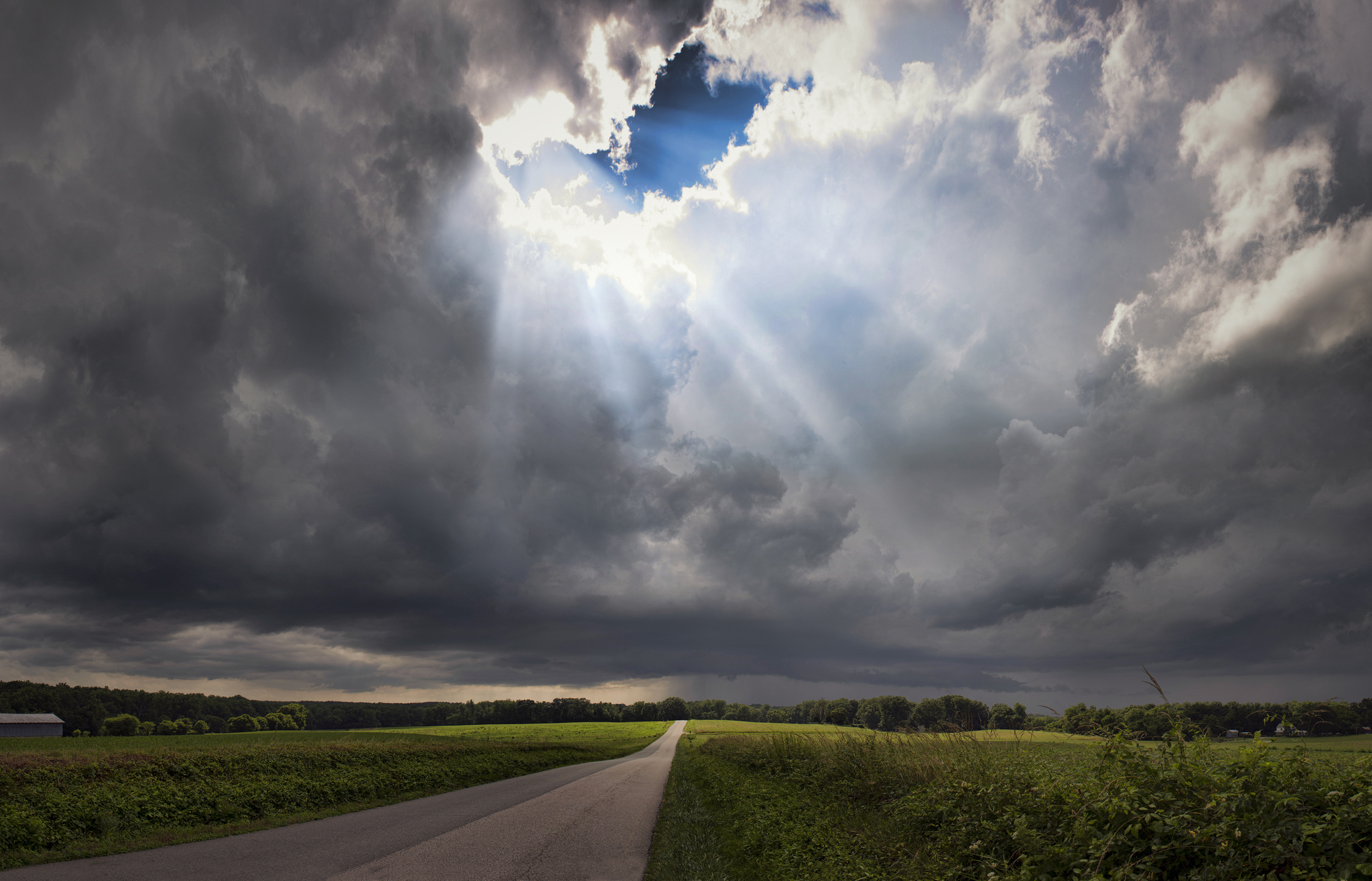 Free photo The sun`s rays breaking through the clouds