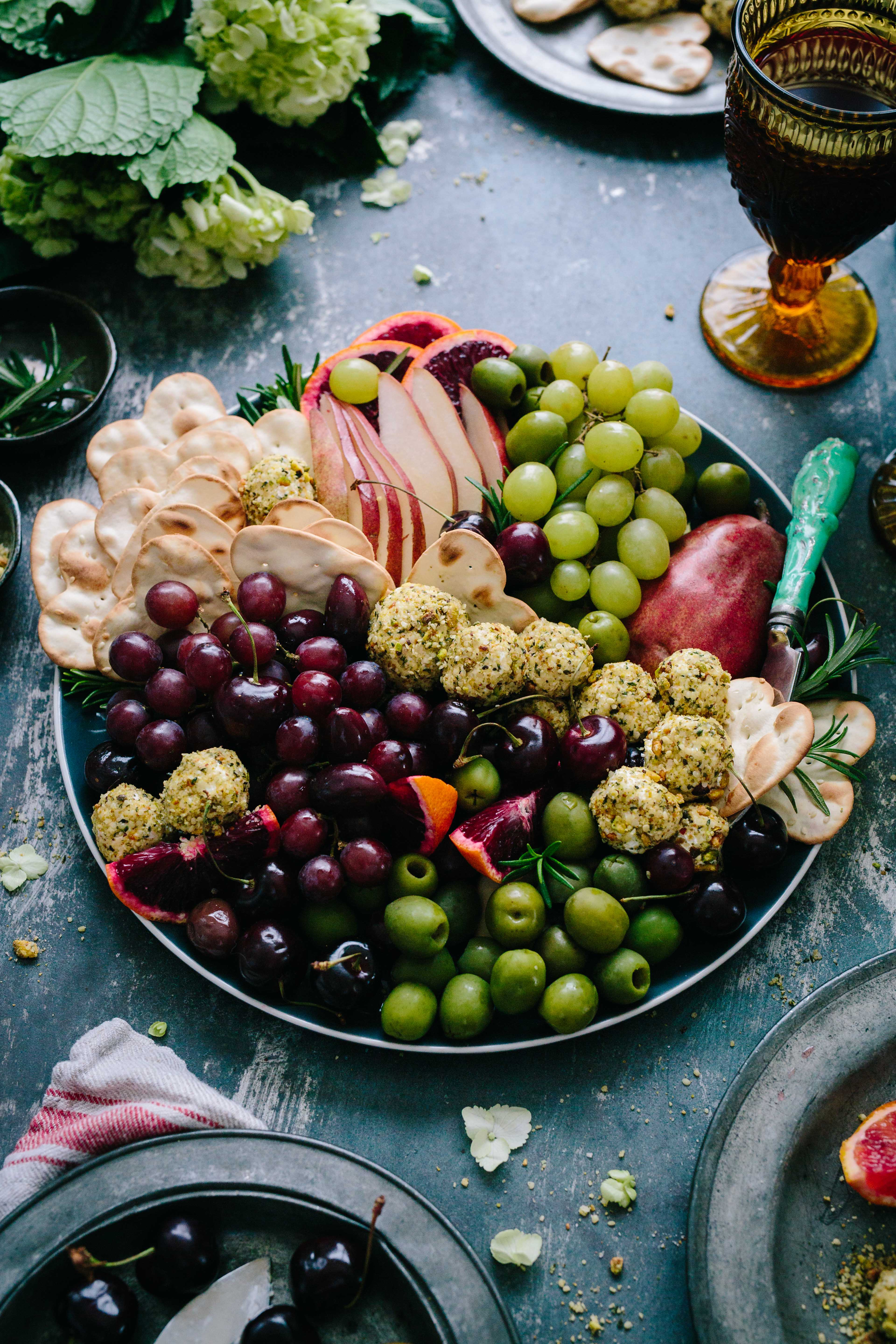 Free photo A large fruit plate