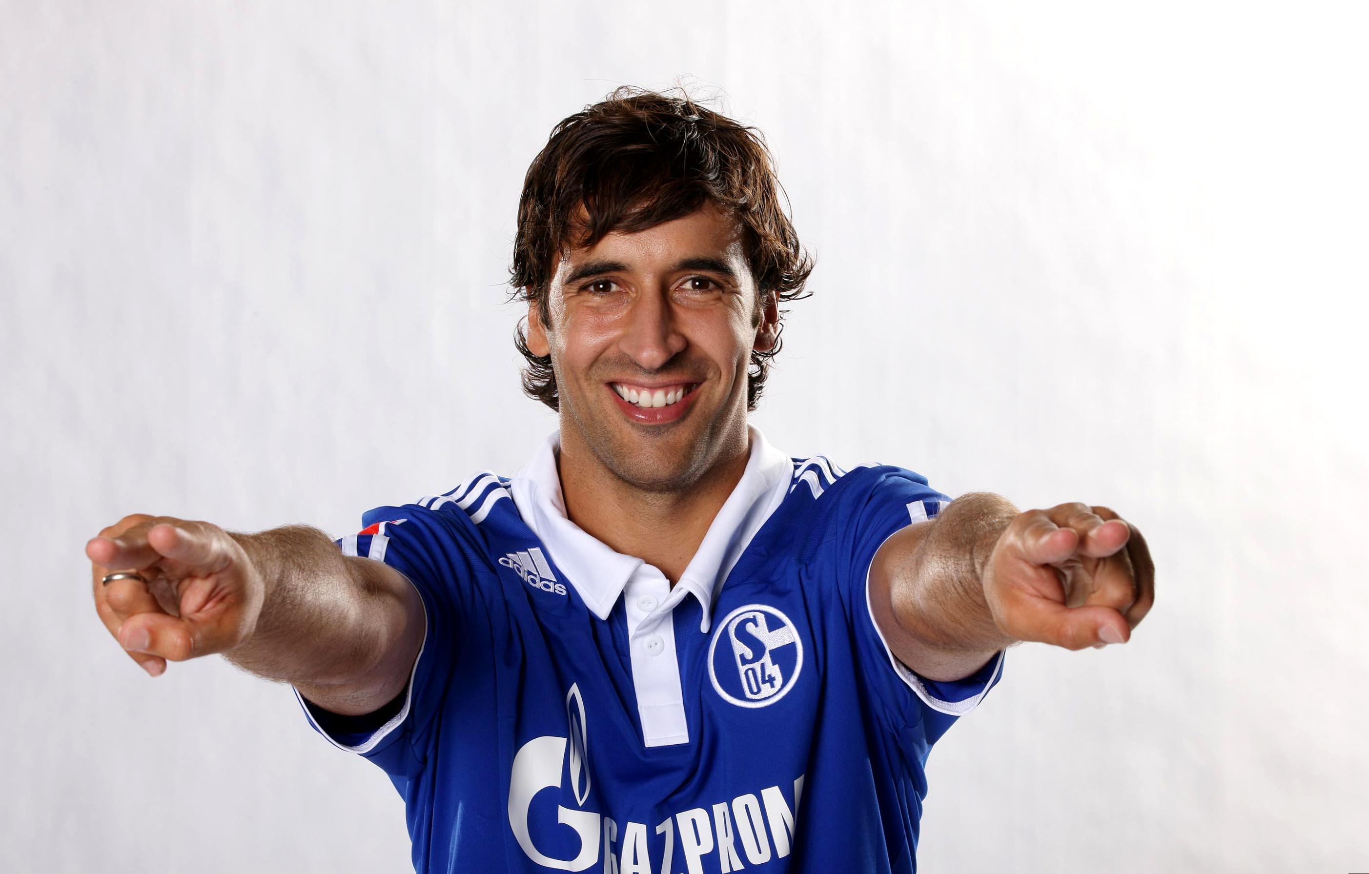 Wallpapers Raul Gonzalez men fc schalke striker on the desktop