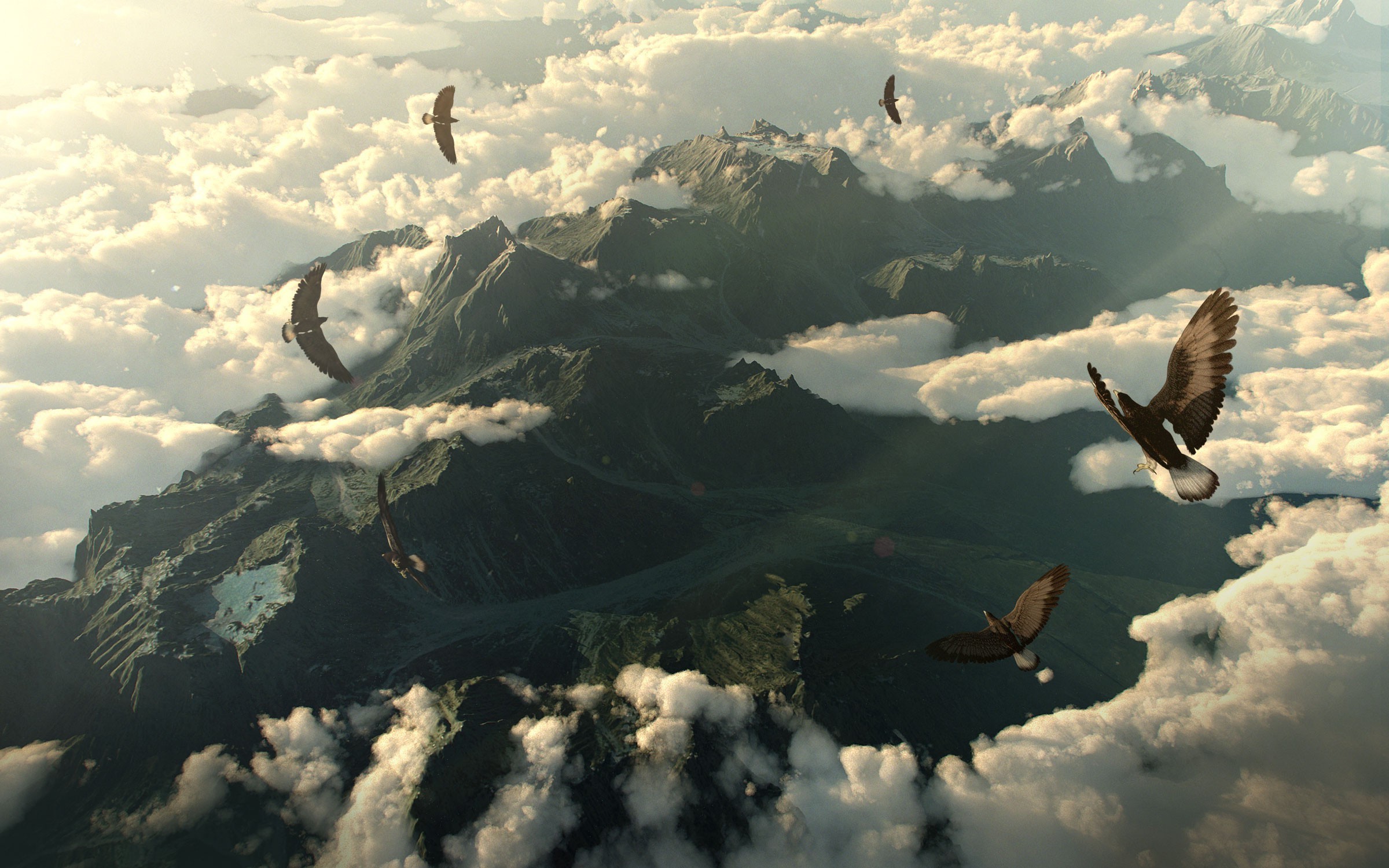 Бесплатное фото Птицы, парящие над горным ландшафтом, окружённым облаками.