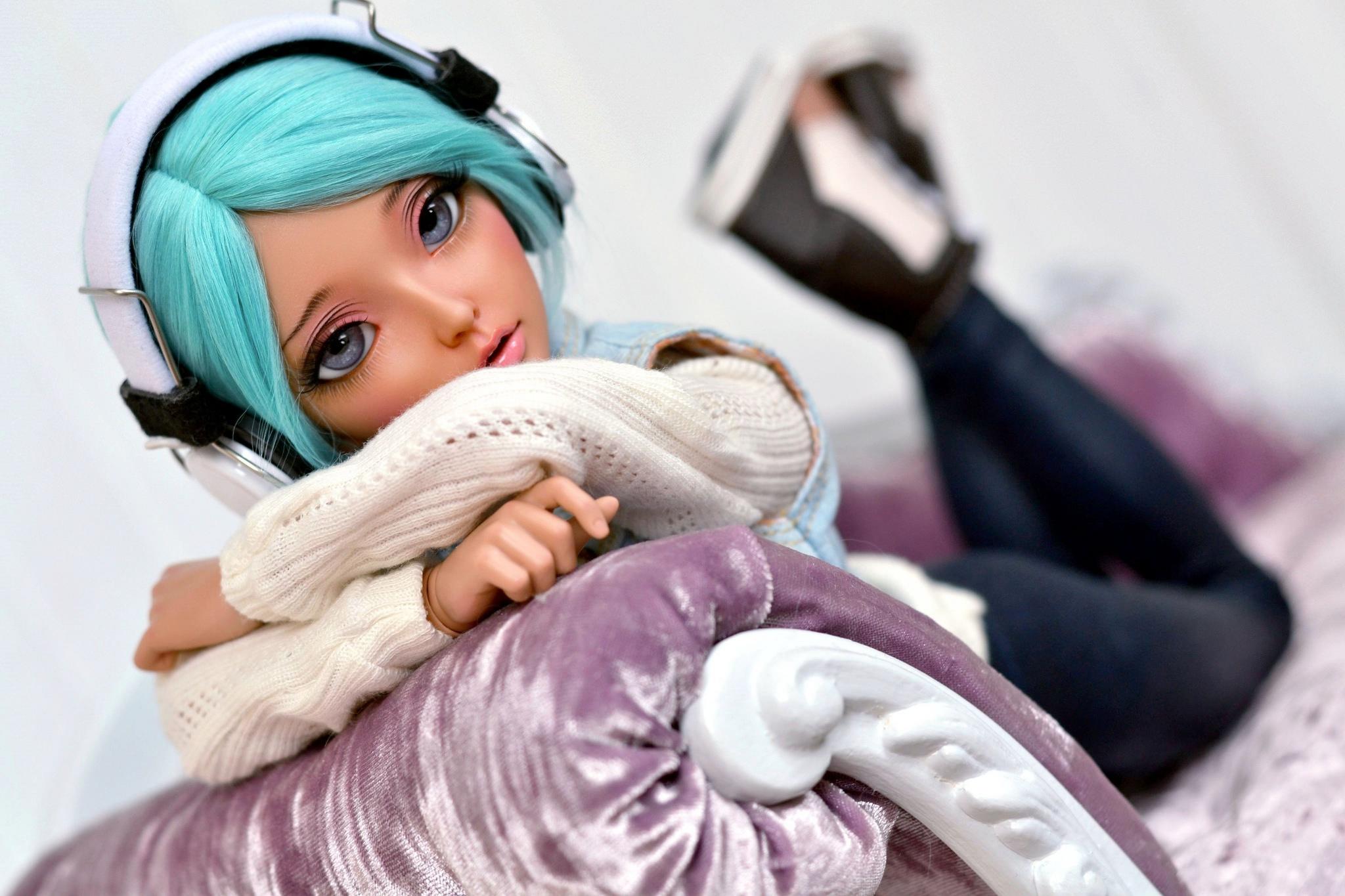 Wallpapers girl doll headphones on the desktop