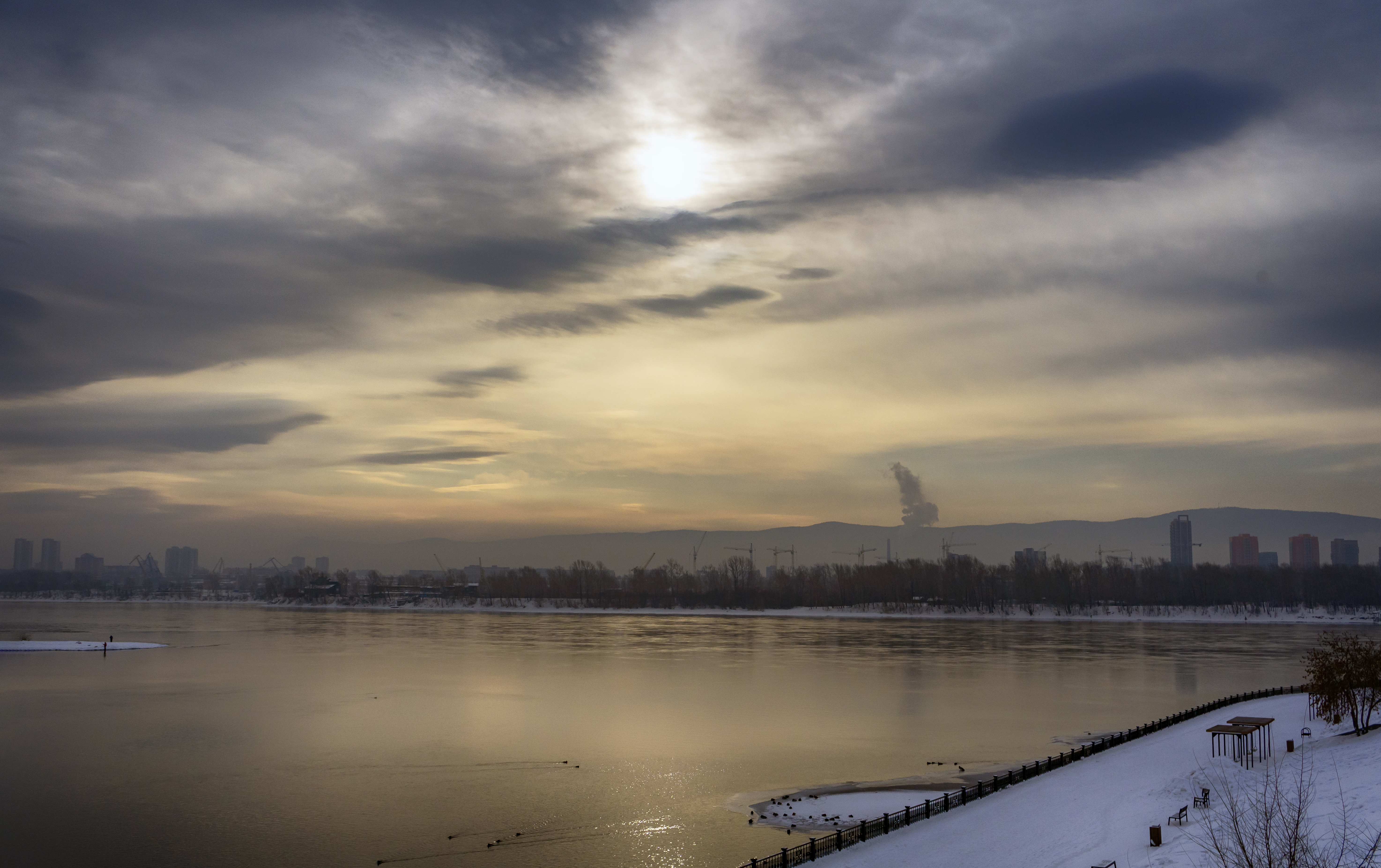 叶尼塞河上的冬日清晨