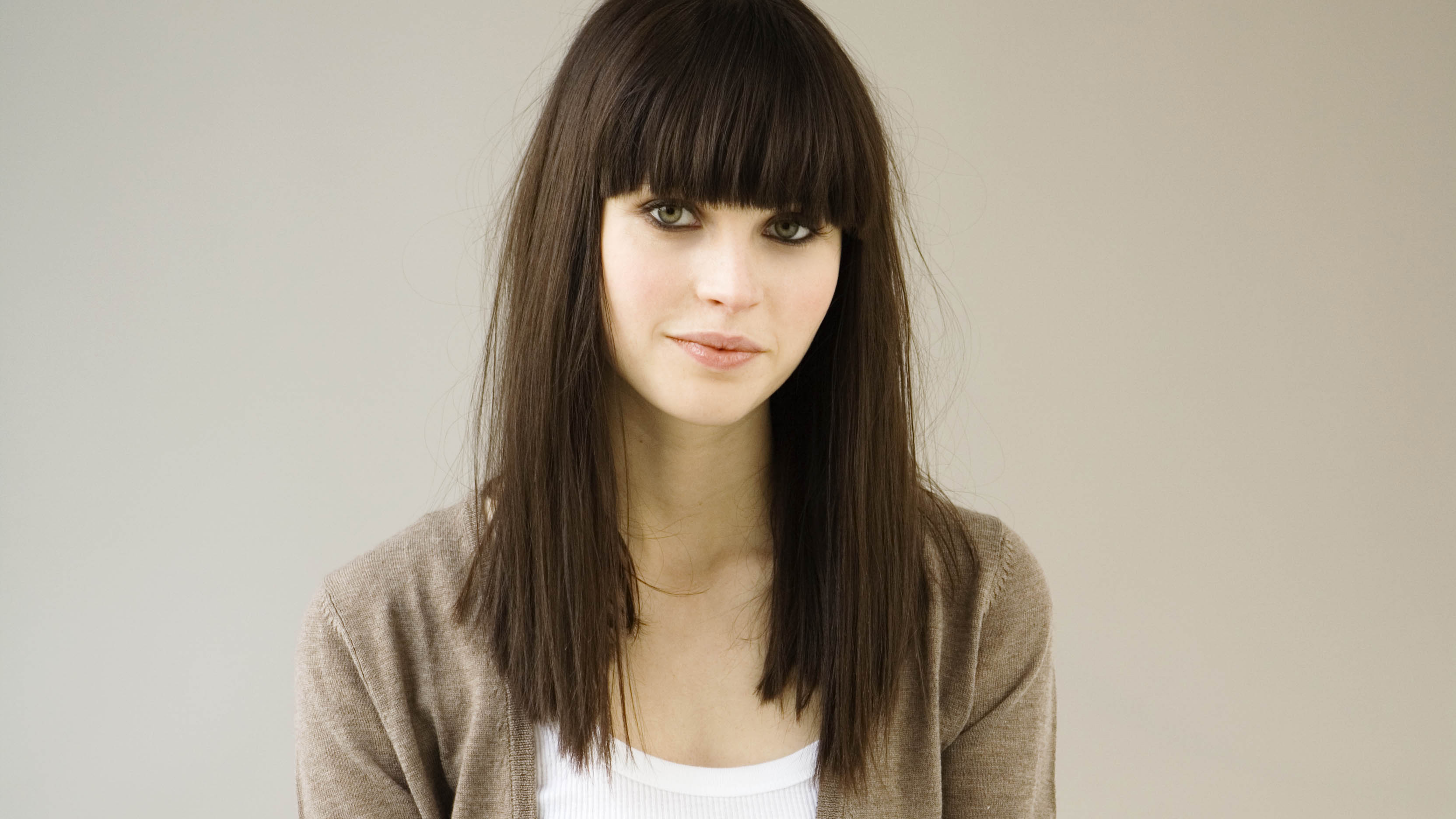 Free photo Beautiful Felicity Jones with her hair