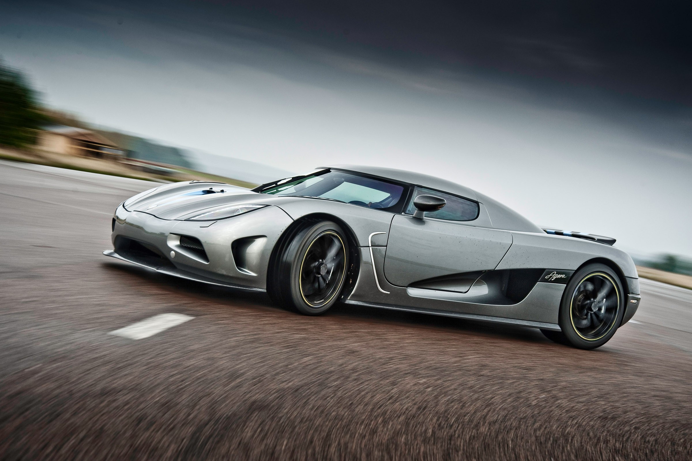 Free photo Drifting a Koenigsegg Regera.