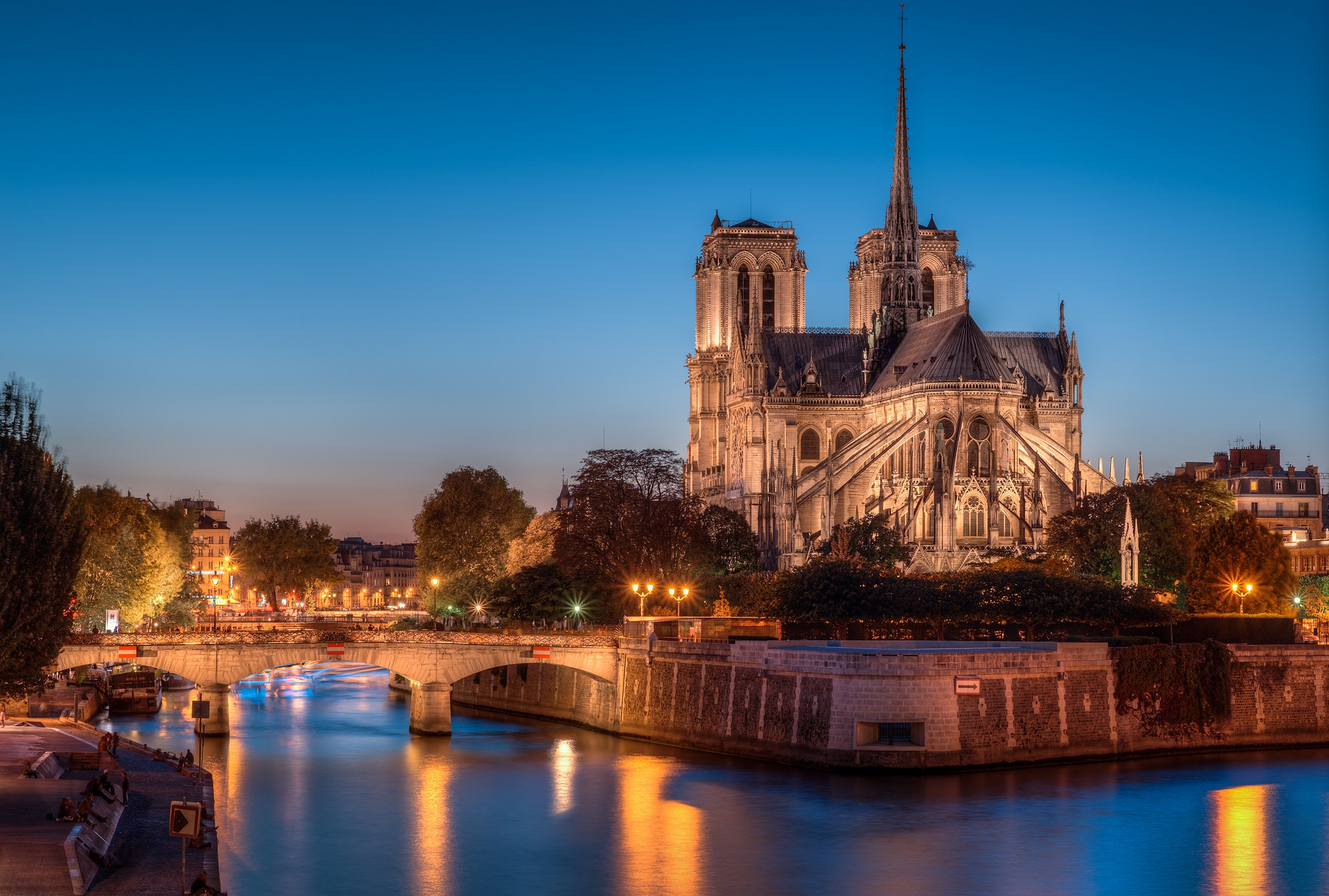 Free photo Phone photo at notre dame de paris, paris