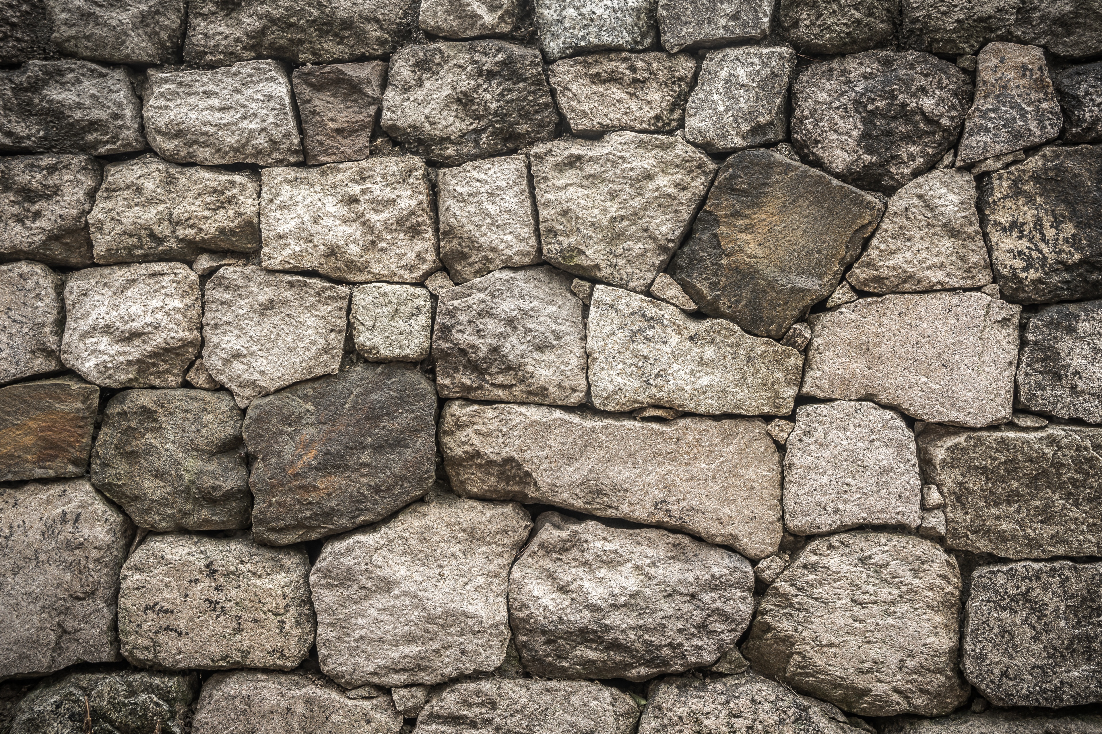 Free photo A wall of large stones