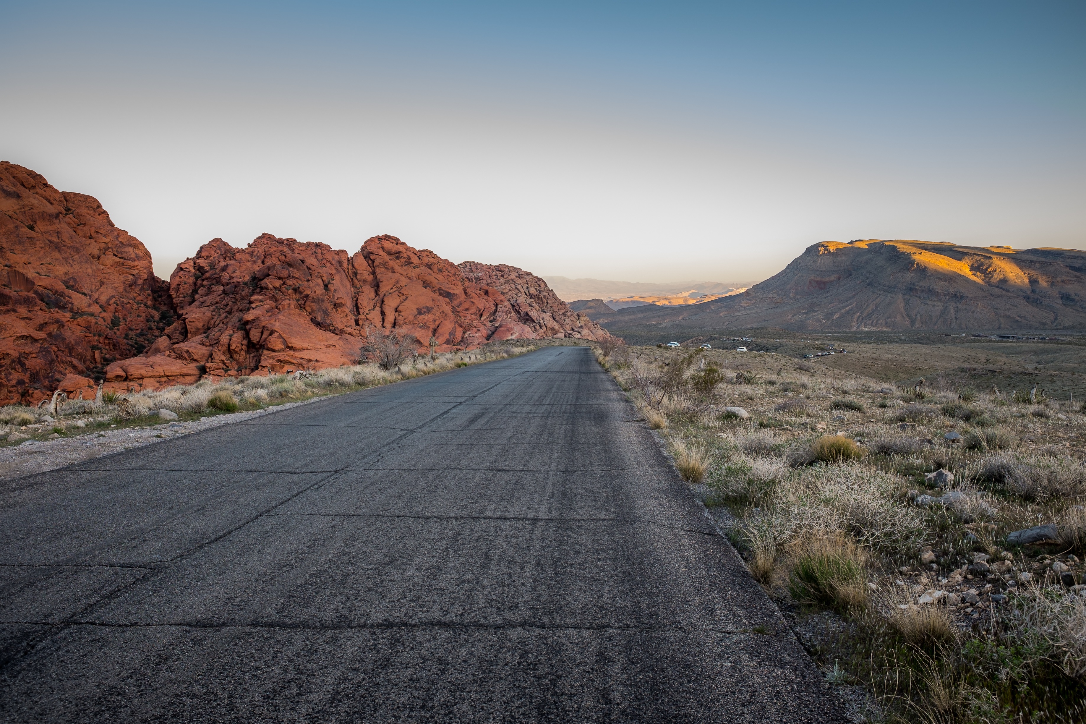 Free photo A deserted paved road in America.