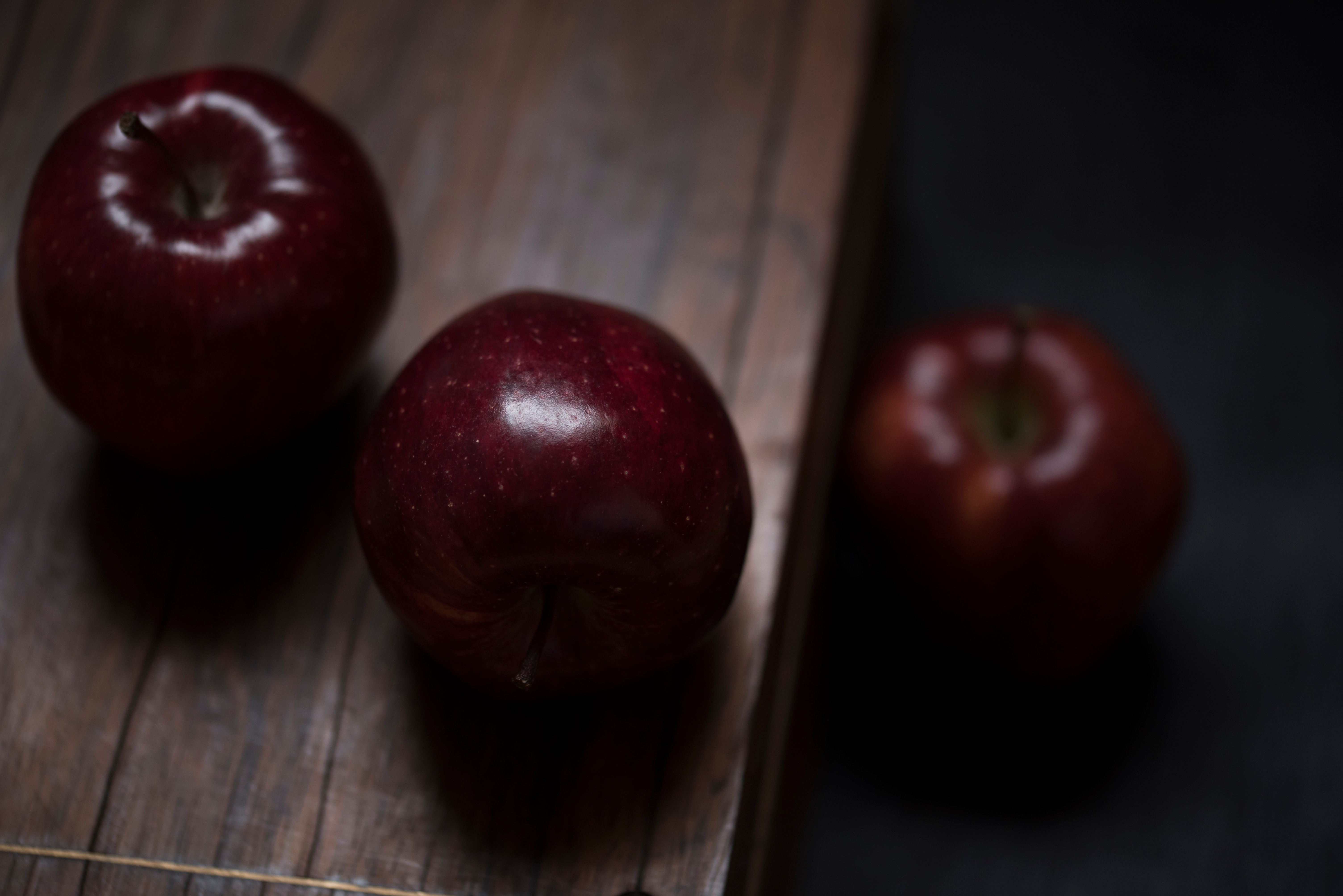 Wallpapers apple table wood on the desktop