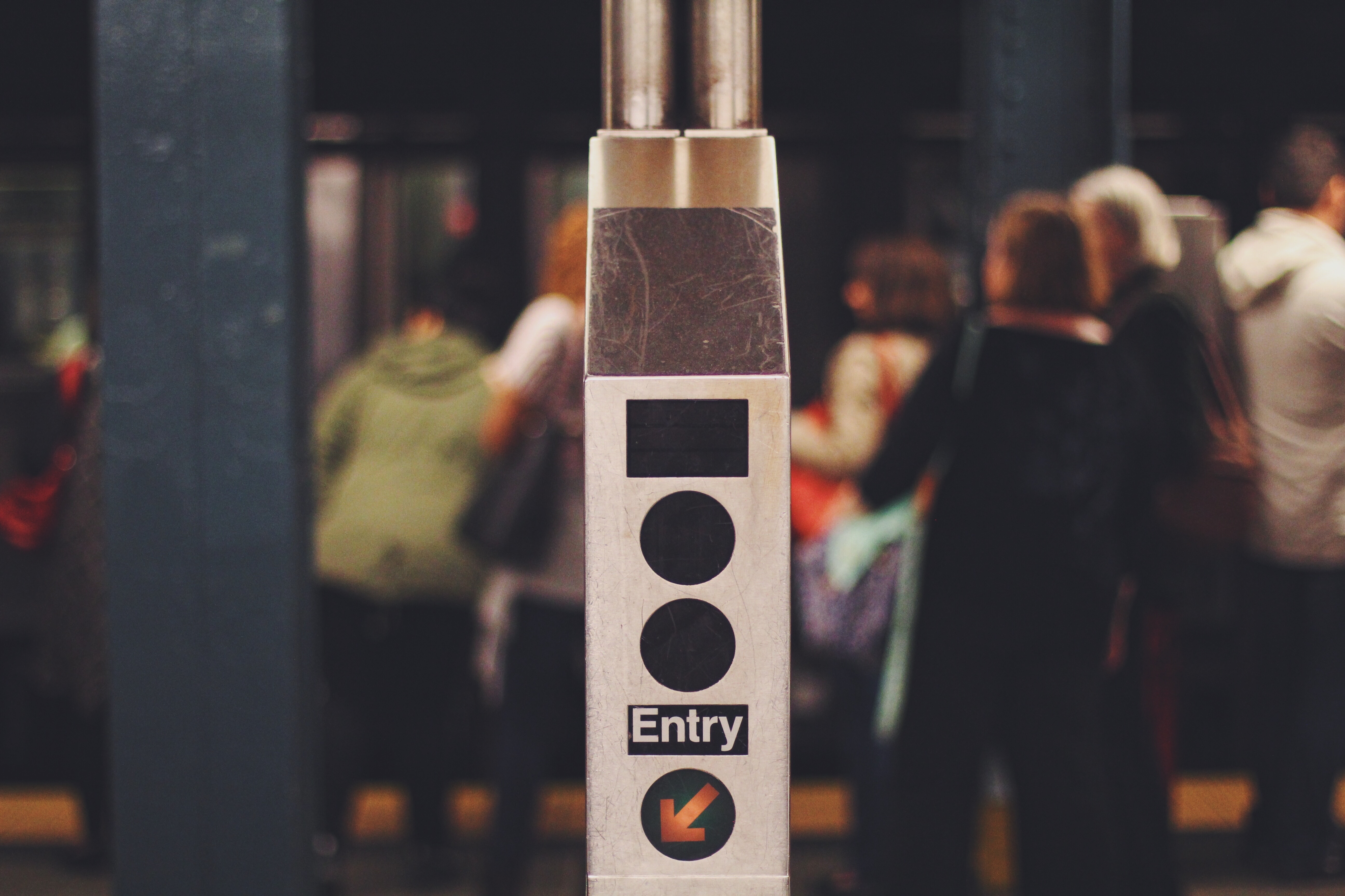 桌面上的壁纸人品 城域网 在地下