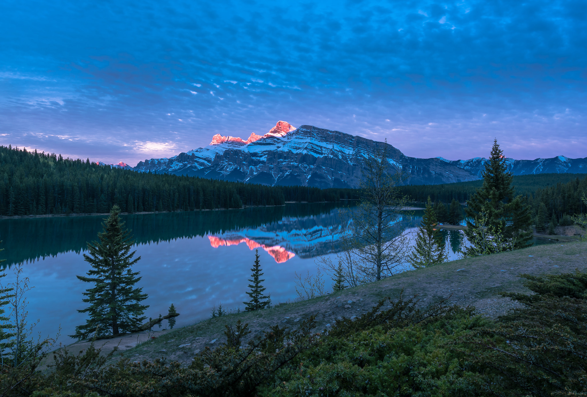 Обои деревья Two Jack Lake закат на рабочий стол