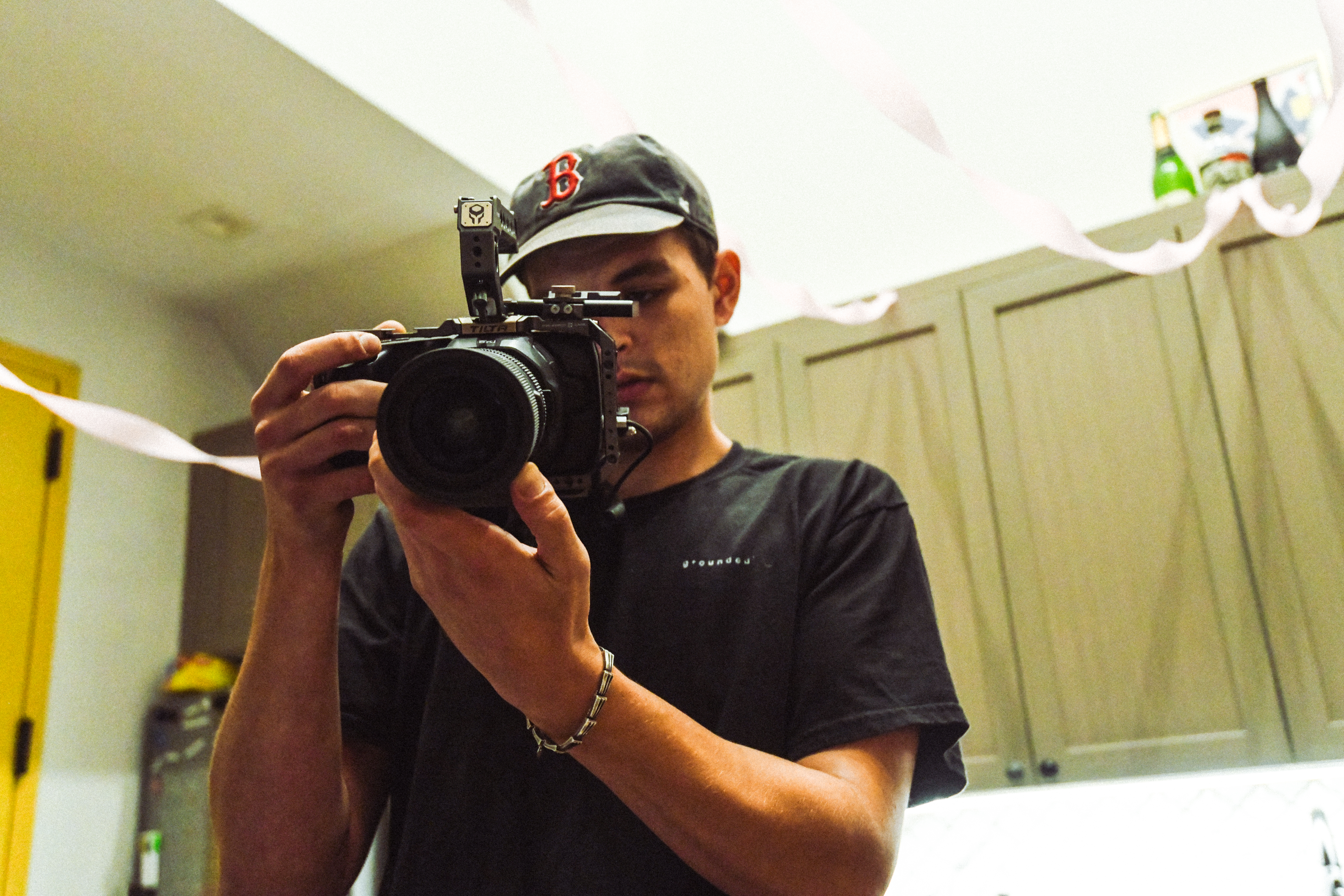 Обои мужчина камера шляпа на рабочий стол