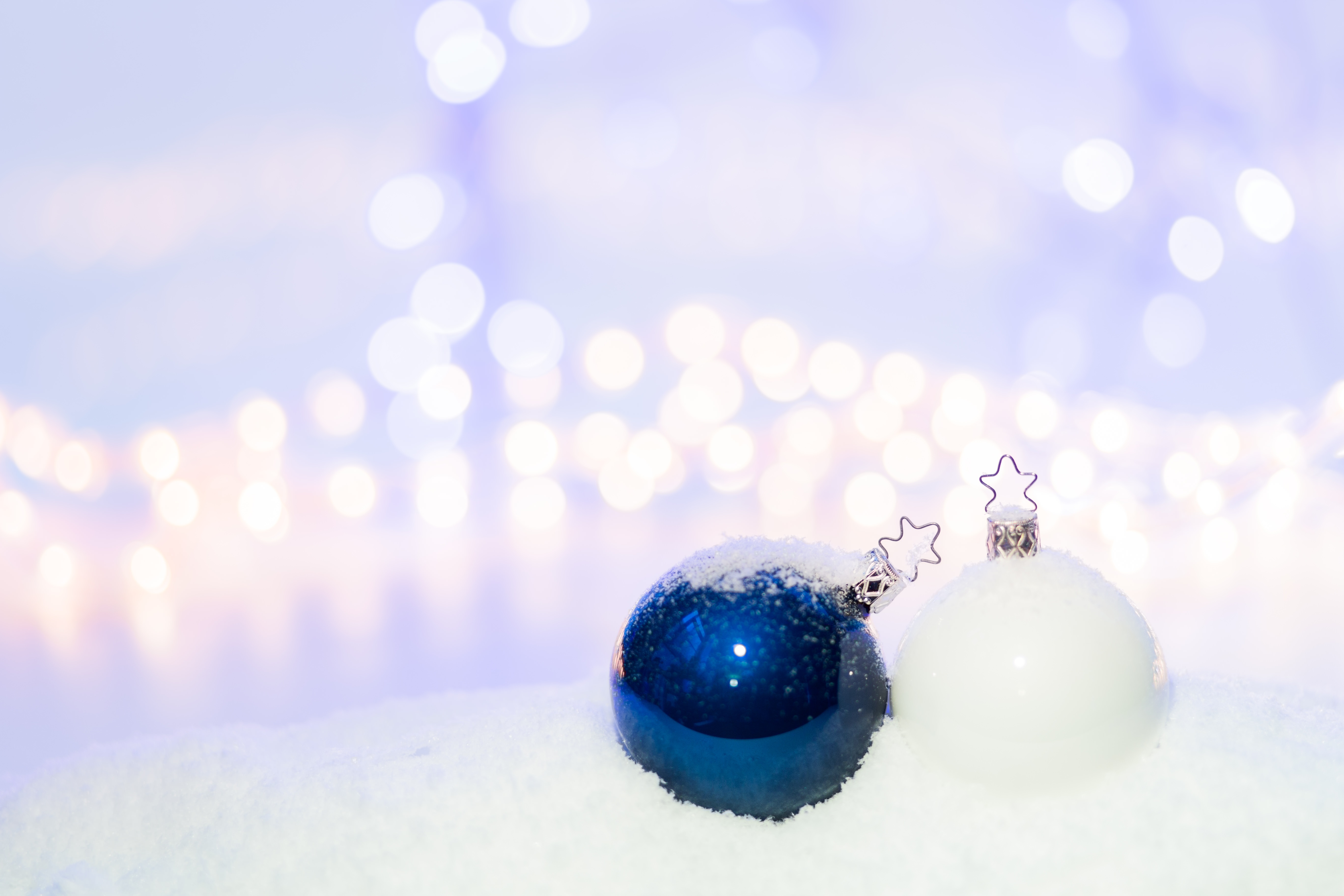 Free photo White and blue Christmas toys