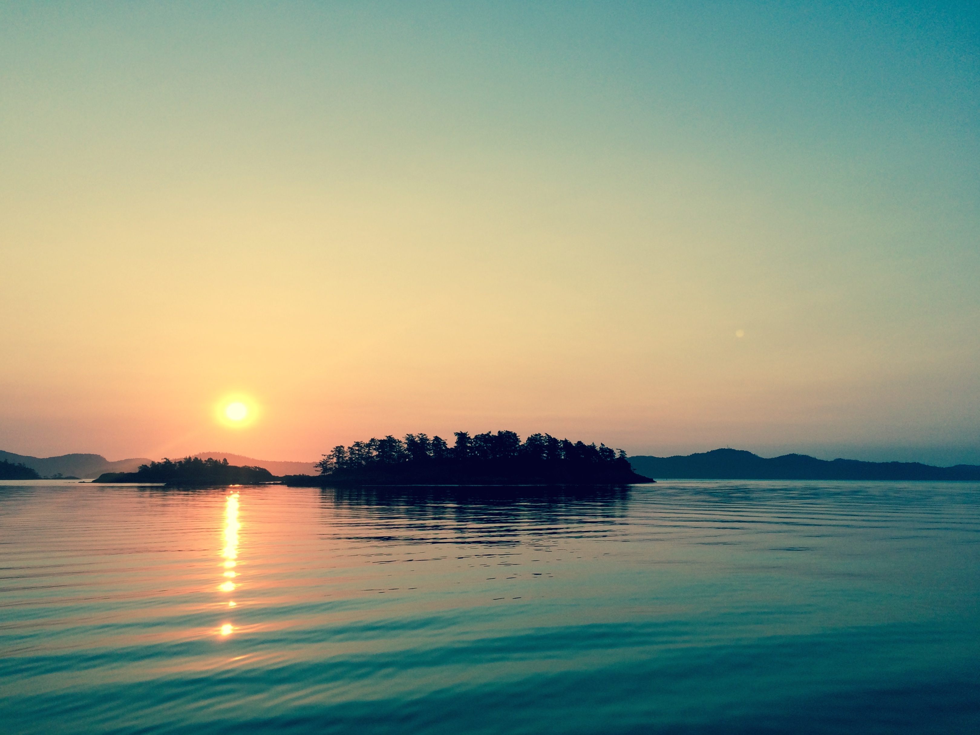 Free photo A large island on the lake during sunset