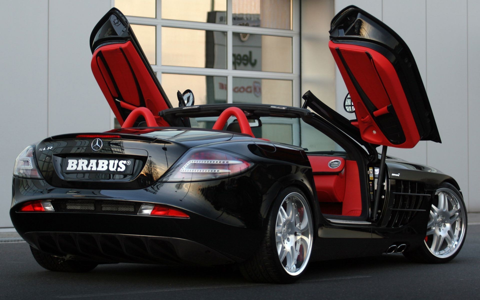 Free photo Mercedes benz slr mclaren rear view