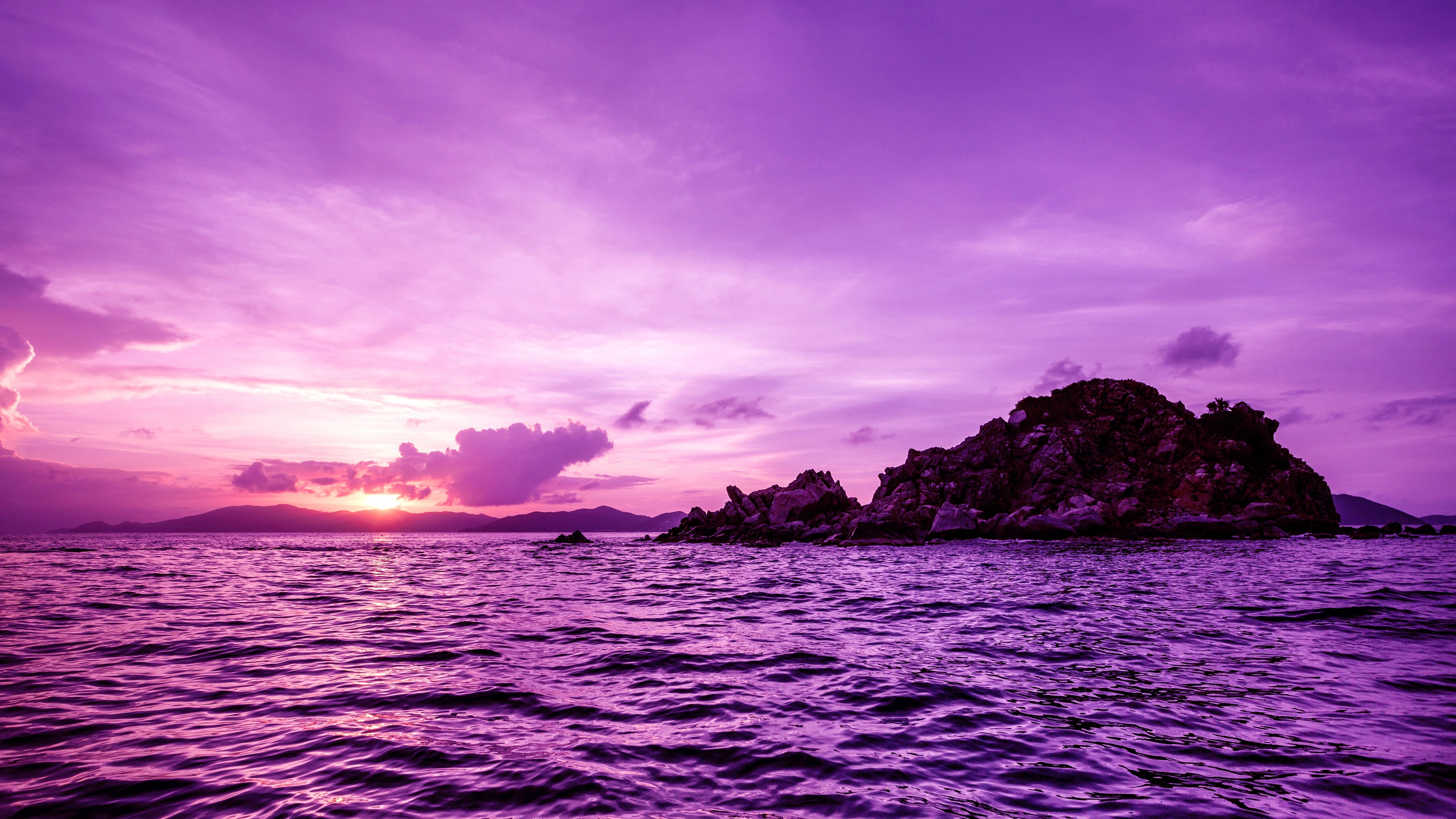 Free photo An island against the sunset sky