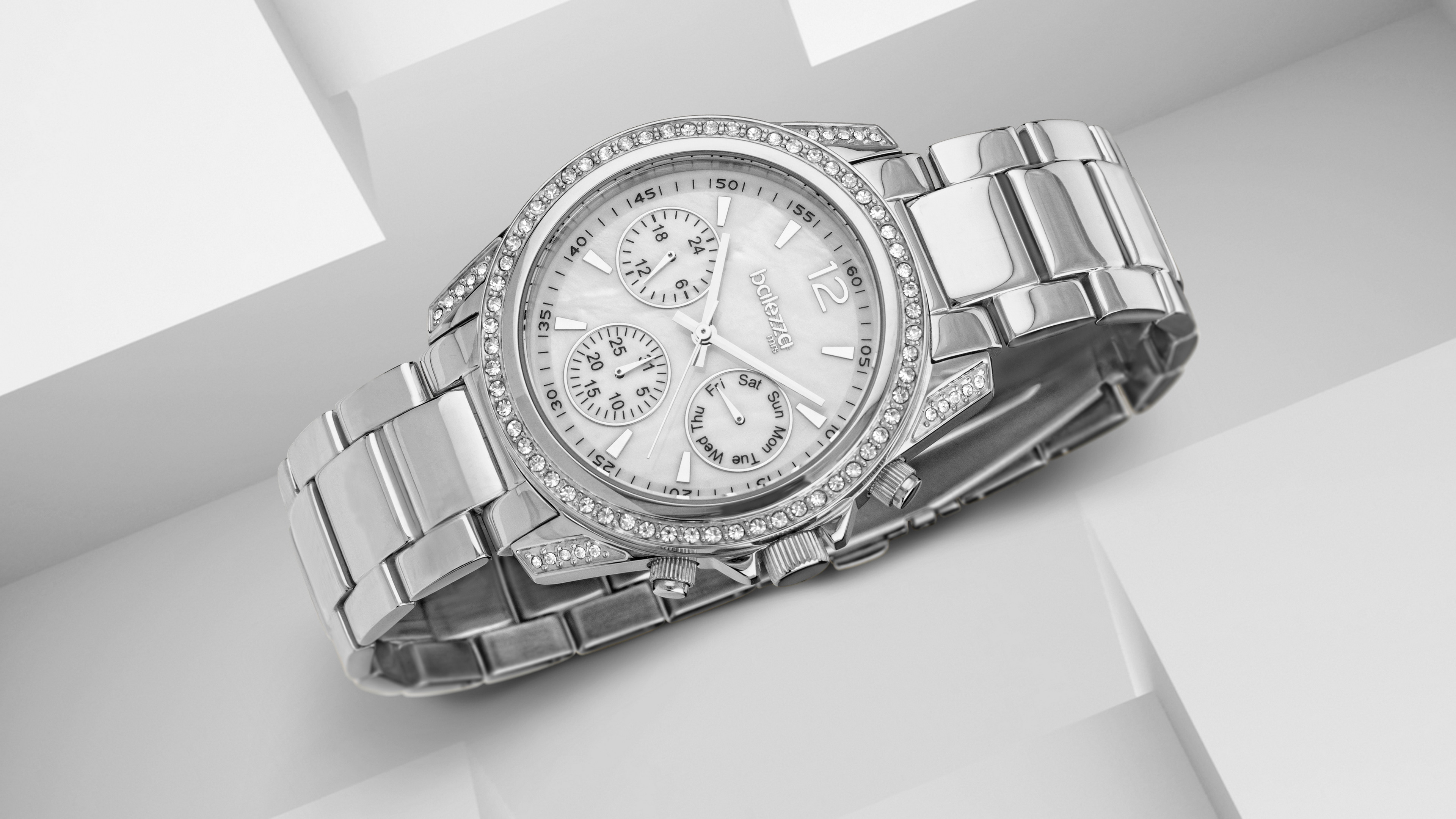 Free photo Silver balezza mrs wristwatch