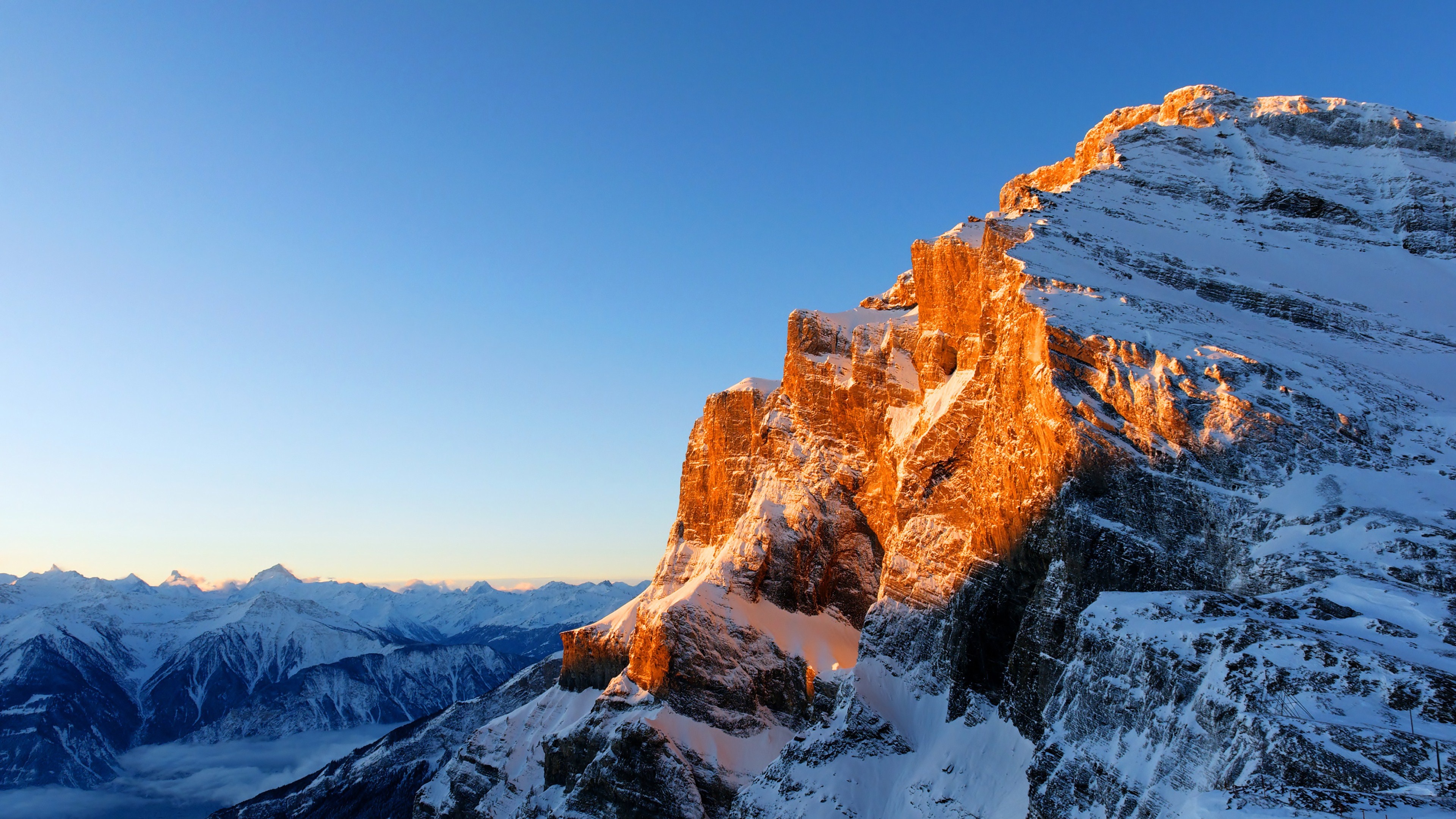 Free photo Sunrise in the mountains