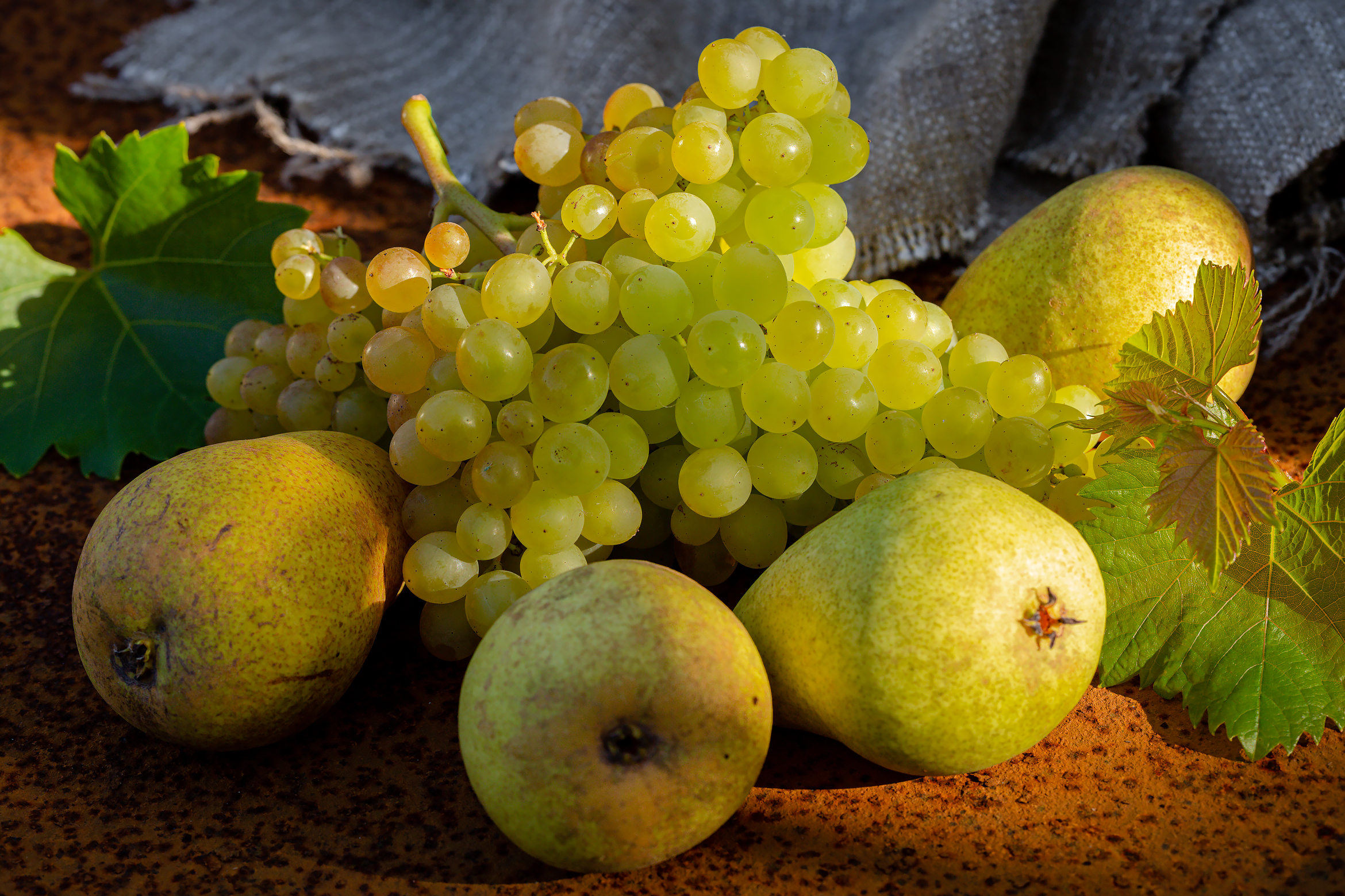 Free photo Grapes and pears