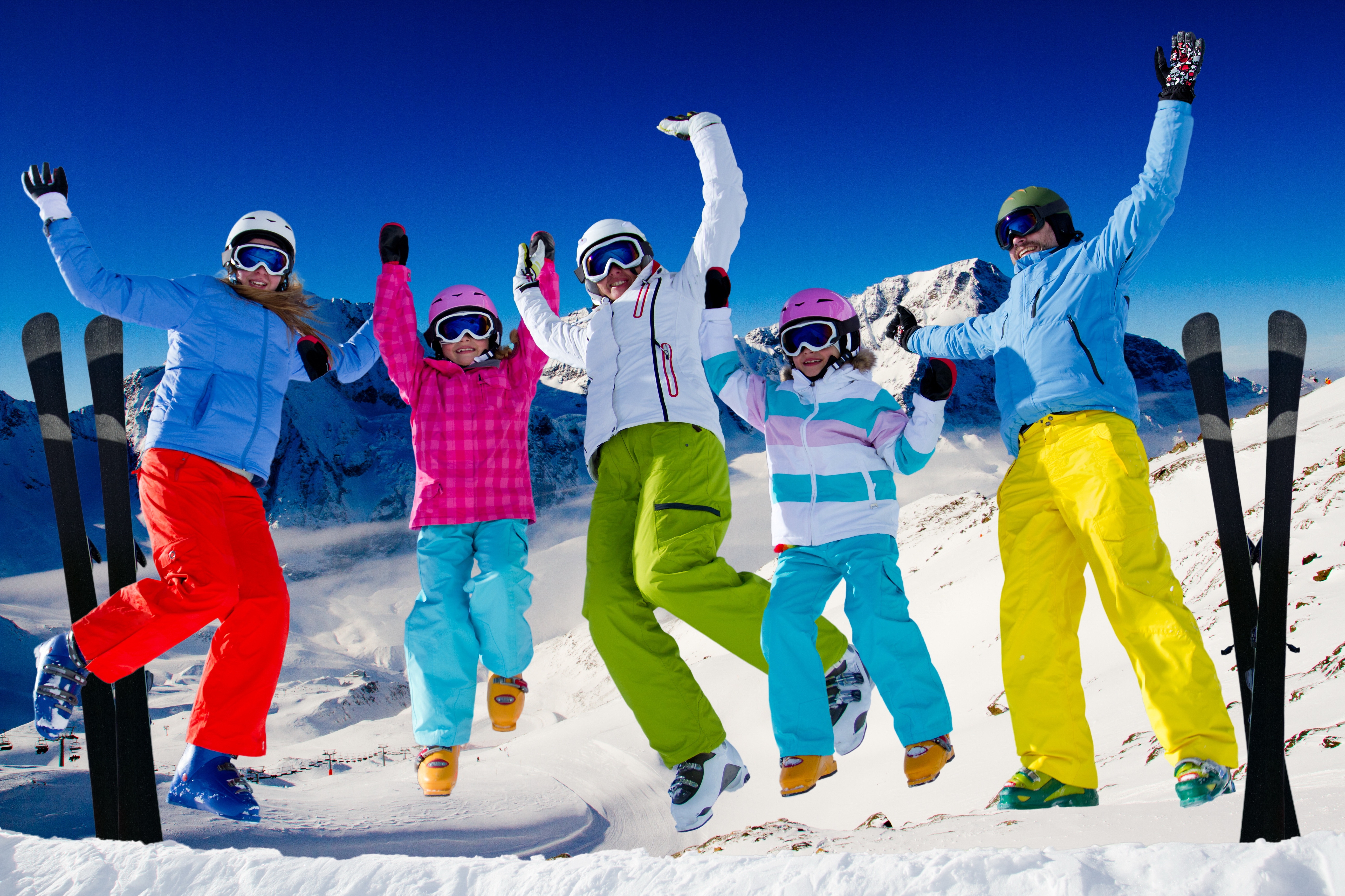 Free photo A family of skiers rejoice in the season opener